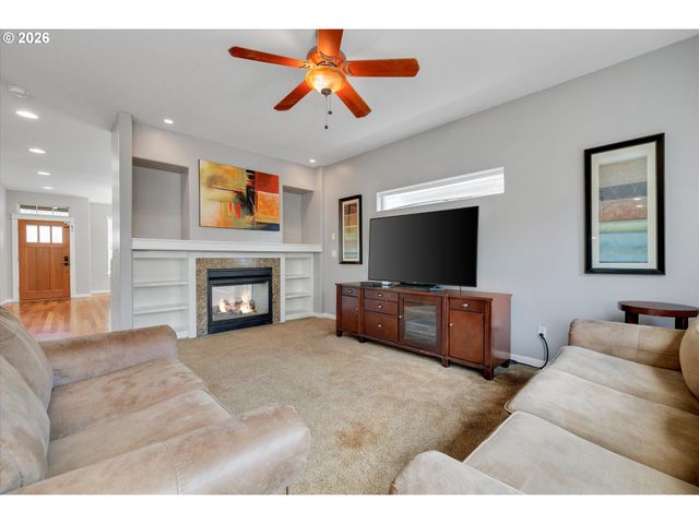 10847 Se ALEXANDER Dr, Happy Valley, OR 97086