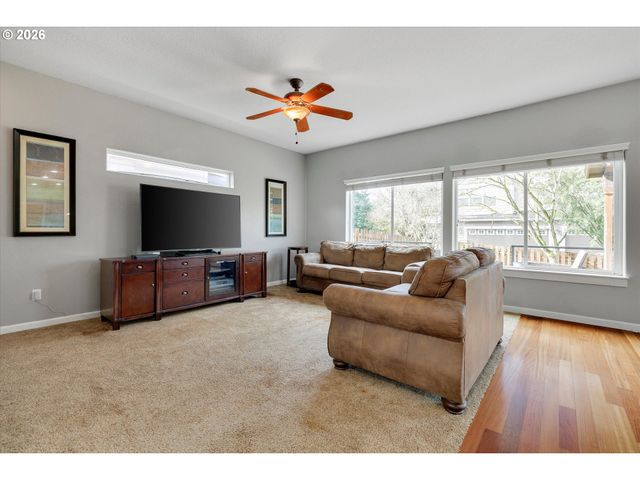 10847 Se ALEXANDER Dr, Happy Valley, OR 97086