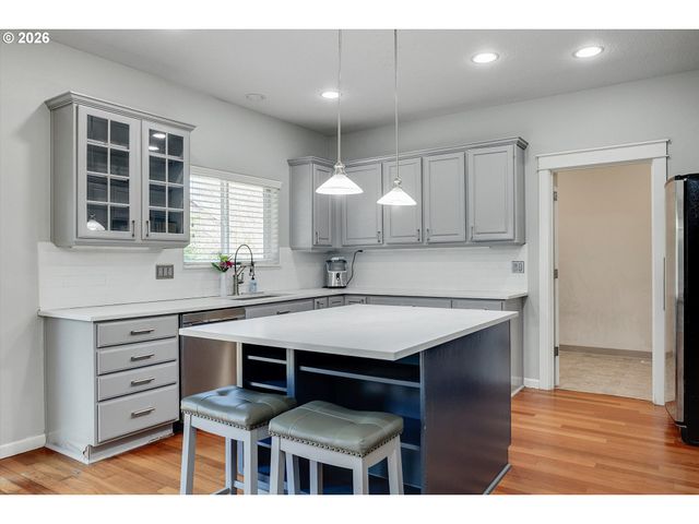 10847 Se ALEXANDER Dr, Happy Valley, OR 97086