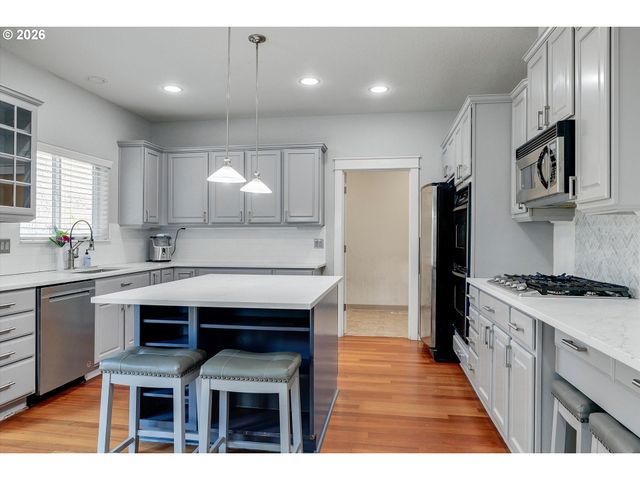 10847 Se ALEXANDER Dr, Happy Valley, OR 97086