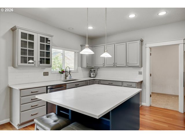 10847 Se ALEXANDER Dr, Happy Valley, OR 97086