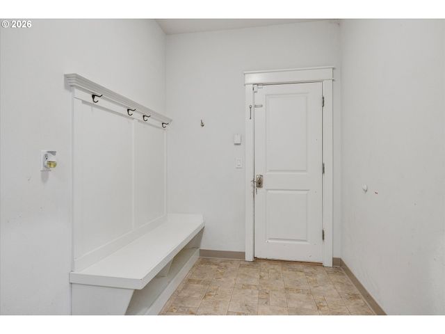 10847 Se ALEXANDER Dr, Happy Valley, OR 97086