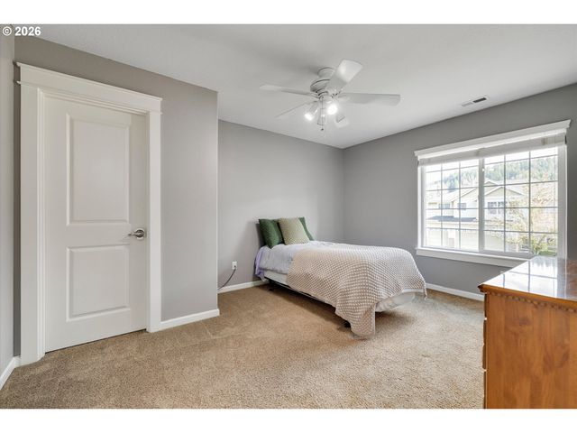 10847 Se ALEXANDER Dr, Happy Valley, OR 97086