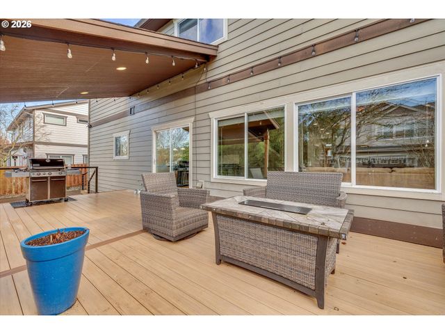 10847 Se ALEXANDER Dr, Happy Valley, OR 97086