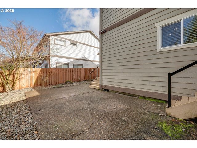 10847 Se ALEXANDER Dr, Happy Valley, OR 97086