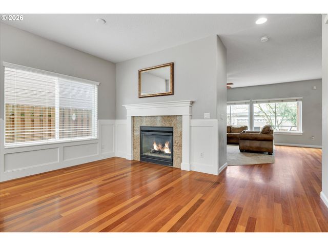 10847 Se ALEXANDER Dr, Happy Valley, OR 97086