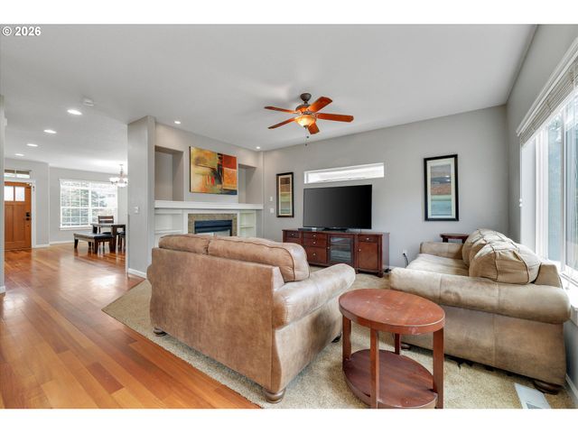 10847 Se ALEXANDER Dr, Happy Valley, OR 97086