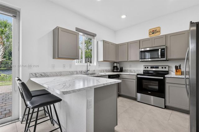 20868 NW 9th Path, Miami Gardens, FL 33169