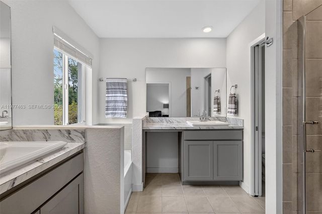 20868 NW 9th Path, Miami Gardens, FL 33169