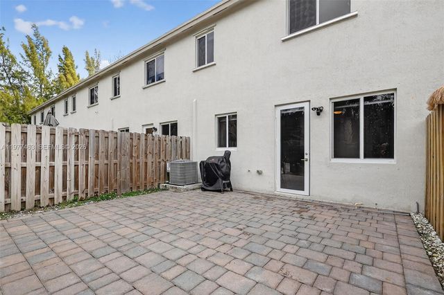 20868 NW 9th Path, Miami Gardens, FL 33169