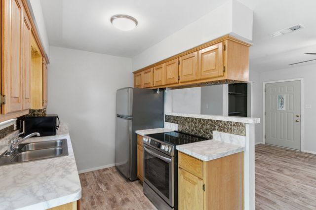 728 Lisa Lane, Cedar Hill, TX 75104