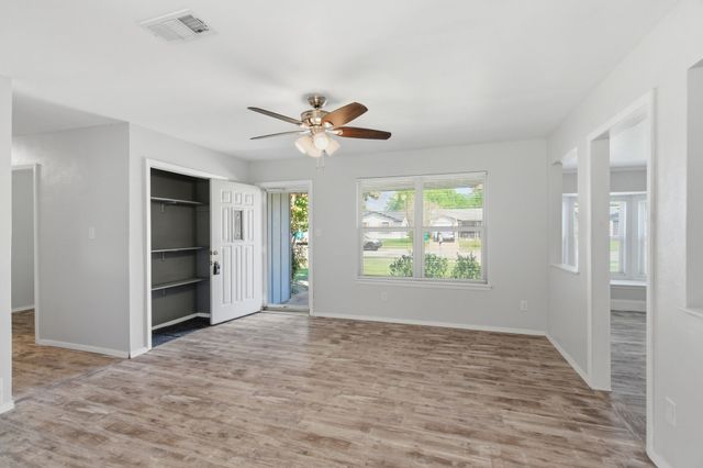 728 Lisa Lane, Cedar Hill, TX 75104