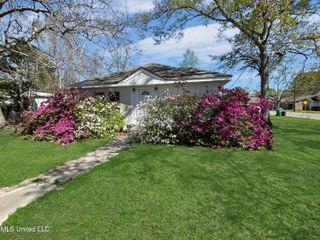 221 S Curran Avenue, Picayune, MS 39466