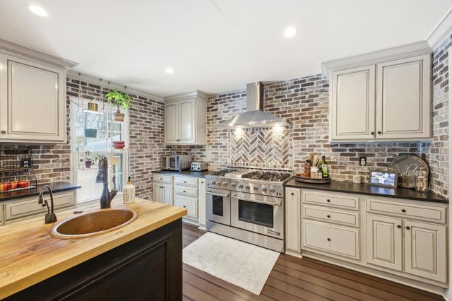 772 Old Forest Court, Columbus, OH 43230