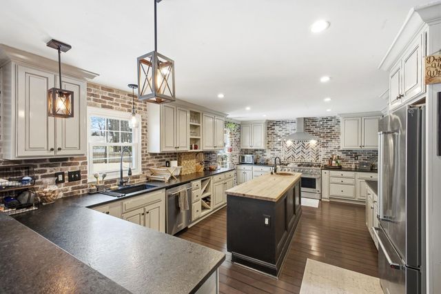 772 Old Forest Court, Columbus, OH 43230