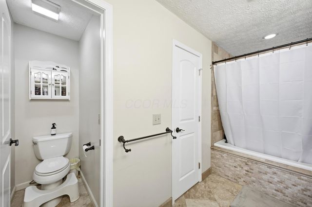 772 Old Forest Court, Columbus, OH 43230