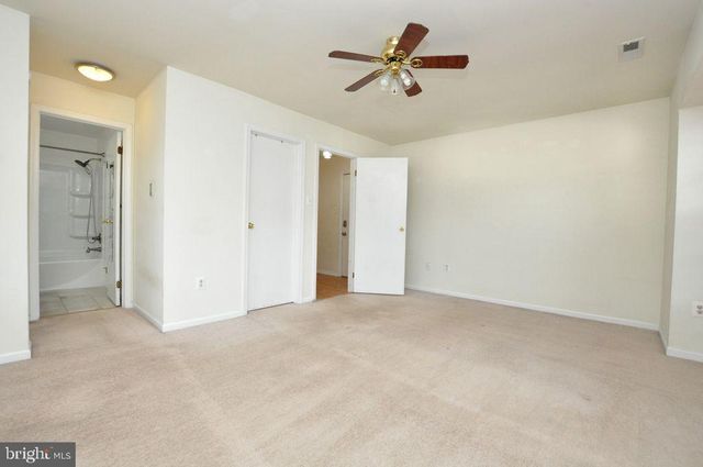 28 BRIDGEWATER DR, Marlton, NJ 08053