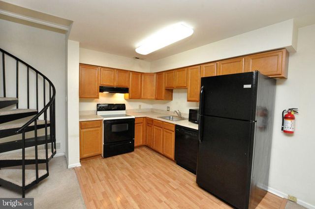 28 BRIDGEWATER DR, Marlton, NJ 08053