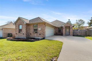 2402 Pleasant Rose Circle, Bryan, TX 77808
