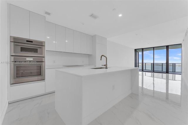 700 NE 24th St 4402, Miami, FL 33137