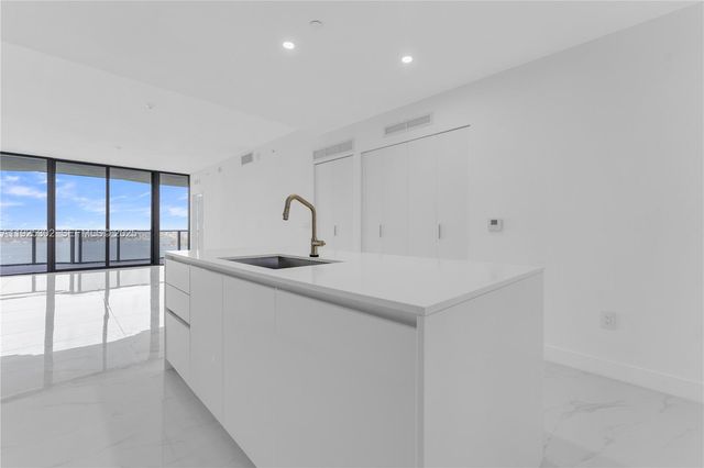 700 NE 24th St 4402, Miami, FL 33137