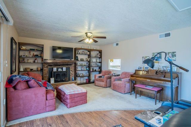 6436 Colleen Avenue NE, Albuquerque, NM 87109