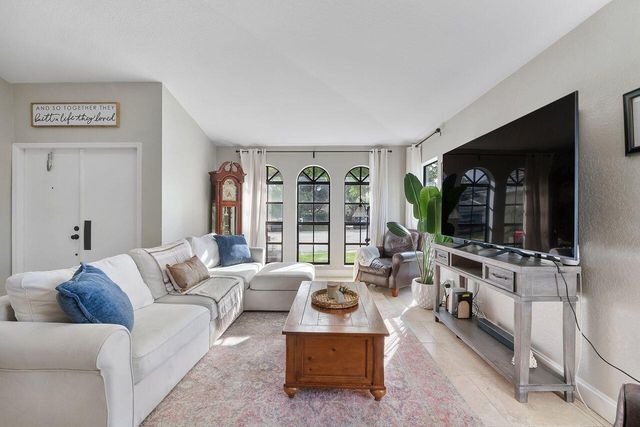 6273 NW 52nd Street, Coral Springs, FL 33067