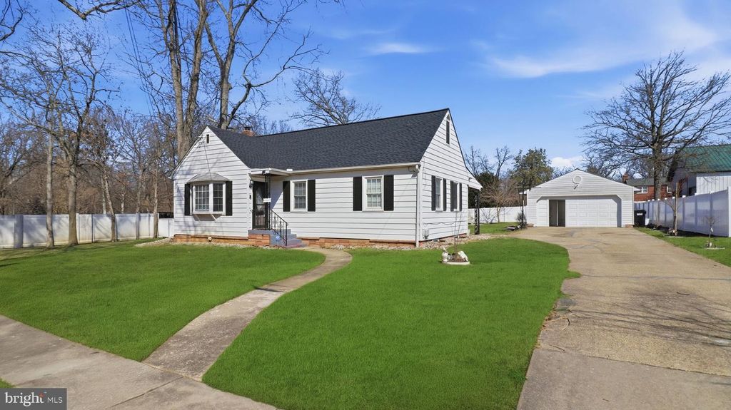 Image 1 of property listing at 1211 SNOWDEN PL, Laurel, MD 20707