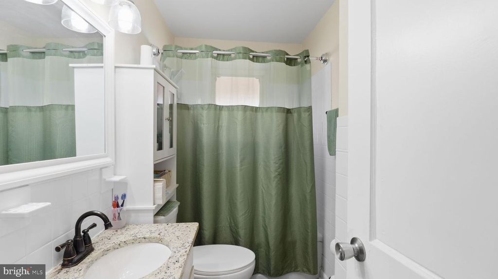 Image 10 of property listing at 1211 SNOWDEN PL, Laurel, MD 20707