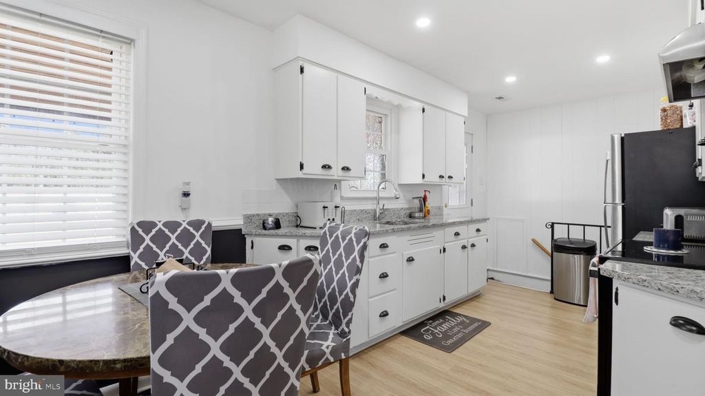 Image 12 of property listing at 1211 SNOWDEN PL, Laurel, MD 20707