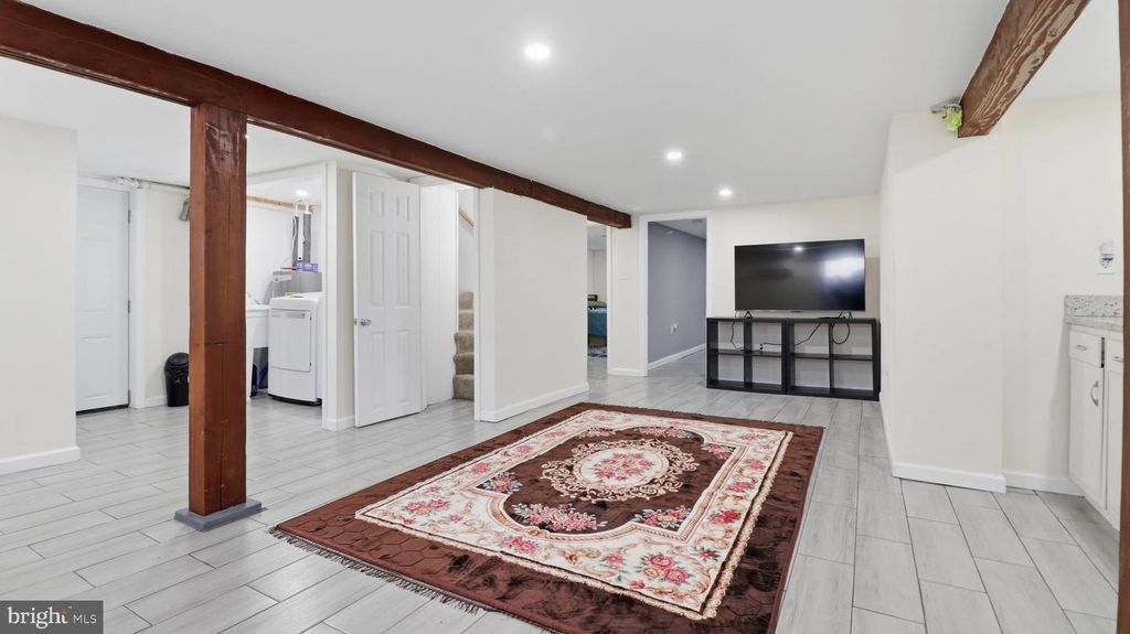 Image 14 of property listing at 1211 SNOWDEN PL, Laurel, MD 20707