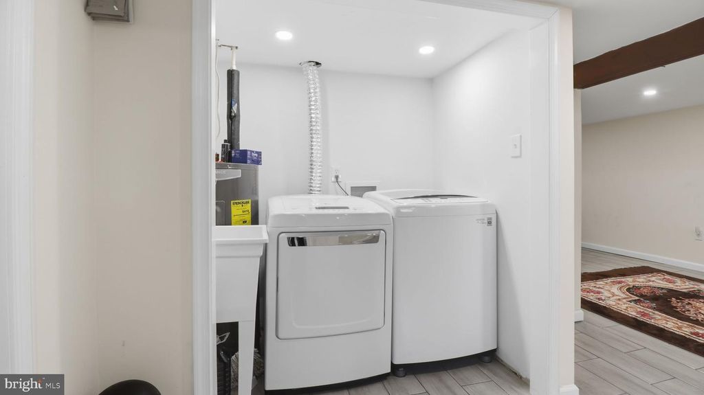 Image 17 of property listing at 1211 SNOWDEN PL, Laurel, MD 20707