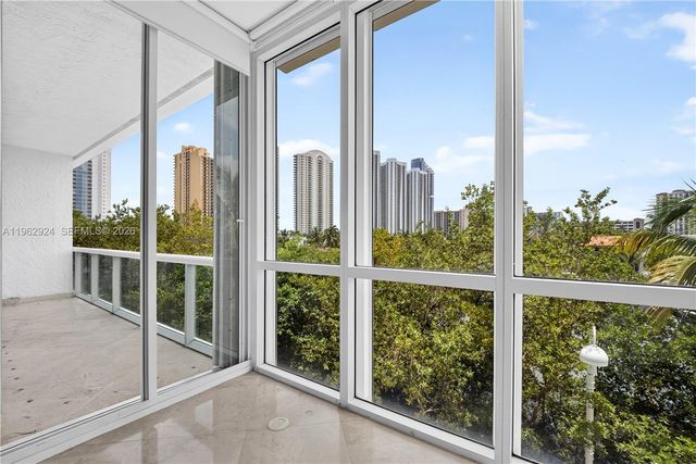 16500 Collins Avenue TH9, Sunny Isles Beach, FL 33160