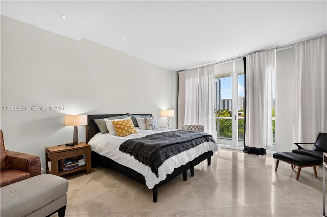 16500 Collins Avenue TH9, Sunny Isles Beach, FL 33160