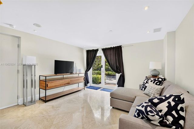 16500 Collins Avenue TH9, Sunny Isles Beach, FL 33160