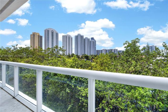 16500 Collins Avenue TH9, Sunny Isles Beach, FL 33160