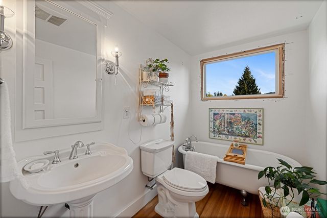 202 Prospect Street E, Eatonville, WA 98328