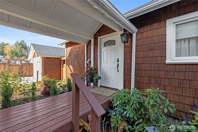 202 Prospect Street E, Eatonville, WA 98328