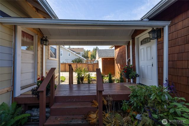 202 Prospect Street E, Eatonville, WA 98328