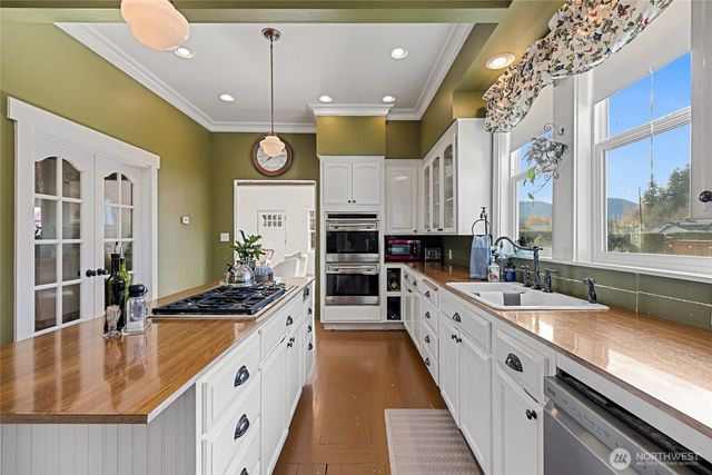 202 Prospect Street E, Eatonville, WA 98328