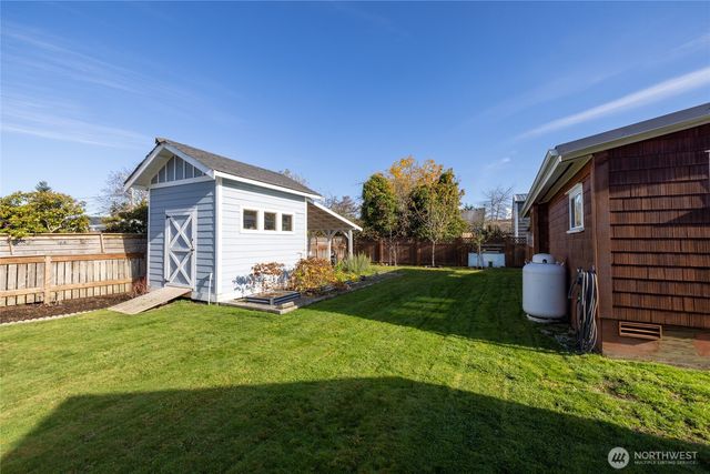 202 Prospect Street E, Eatonville, WA 98328