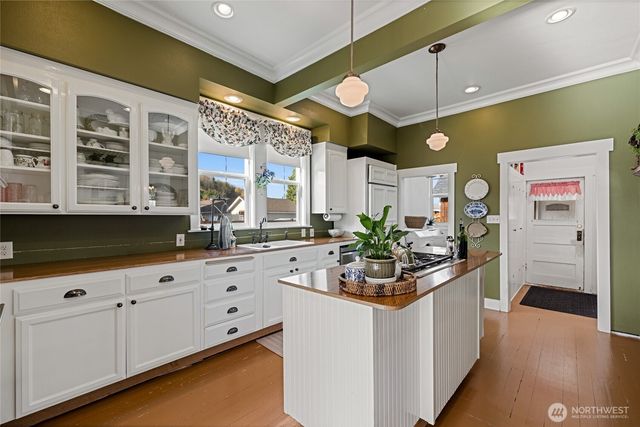 202 Prospect Street E, Eatonville, WA 98328