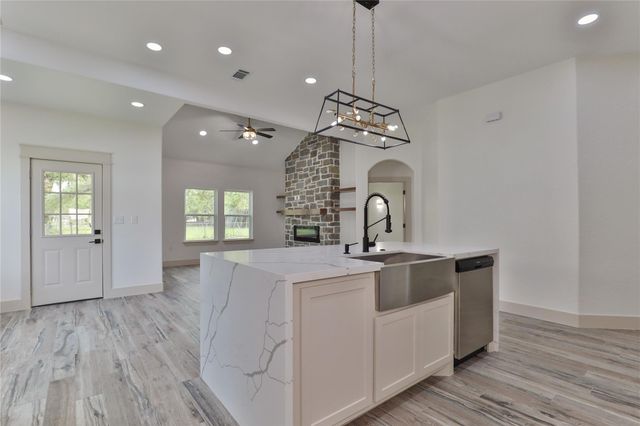 223 Laurel Street, Lake Jackson, TX 77566