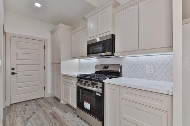 223 Laurel Street, Lake Jackson, TX 77566