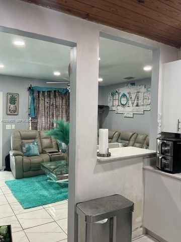 6404 Grant Court, Hollywood, FL 33024