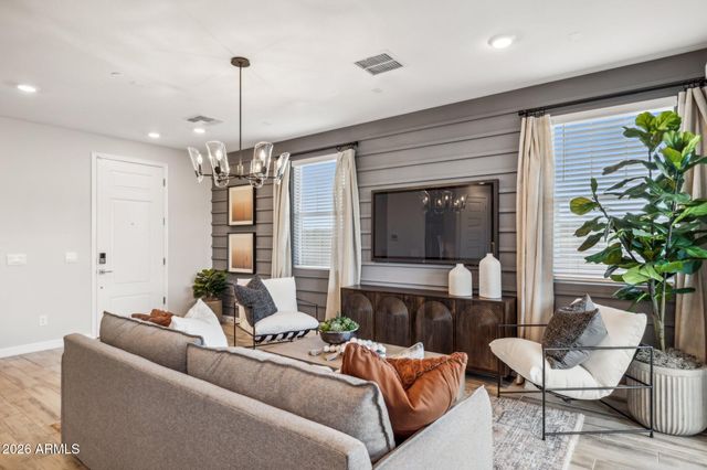 5866 E ZACHARY Drive, Phoenix, AZ 85054