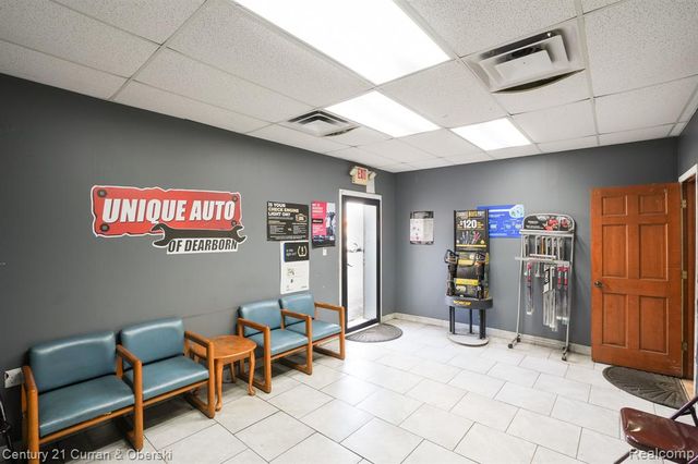 6811 Schaefer Road, Dearborn Heights, MI 48126