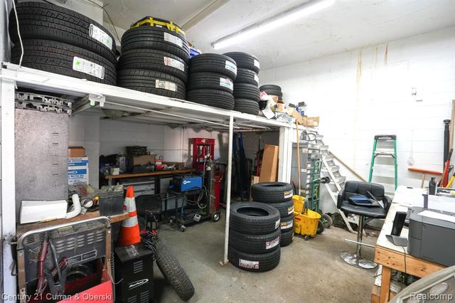 6811 Schaefer Road, Dearborn Heights, MI 48126