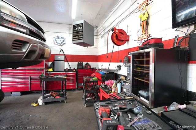 6811 Schaefer Road, Dearborn Heights, MI 48126