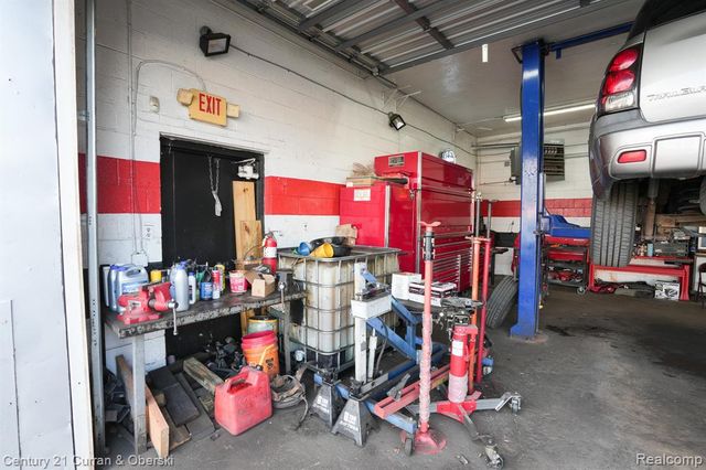 6811 Schaefer Road, Dearborn Heights, MI 48126